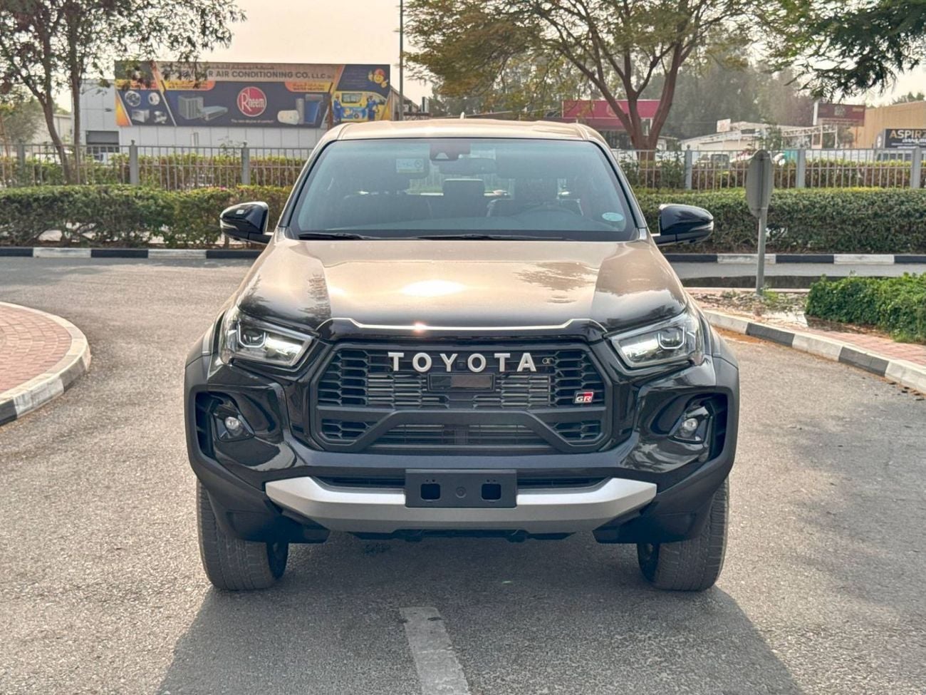 Toyota Hilux 2025 TOYOTA Hilux Dcab 4x4 2.8L GR-S W/RADAR GCC BRAND NEW 0KM