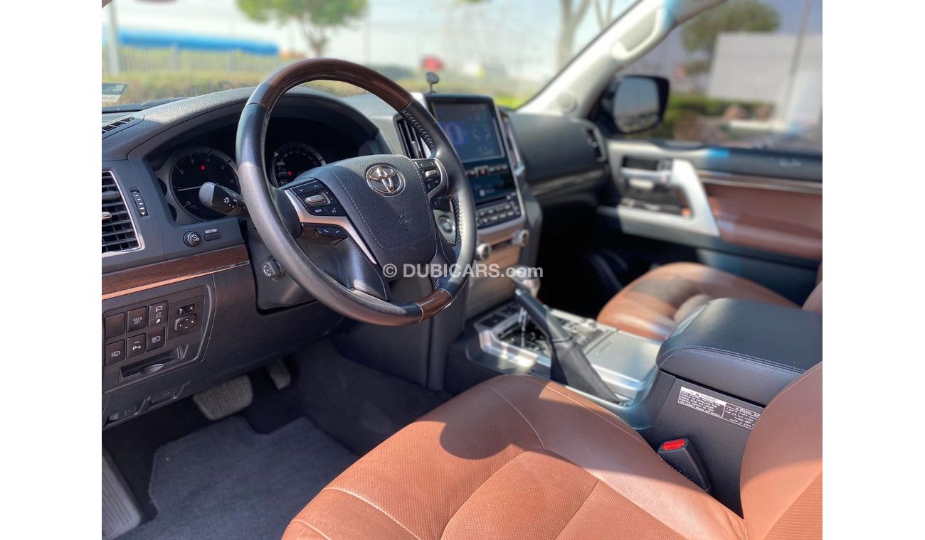 Toyota Land Cruiser VXR GCC SPEC UNDER WARRANTY