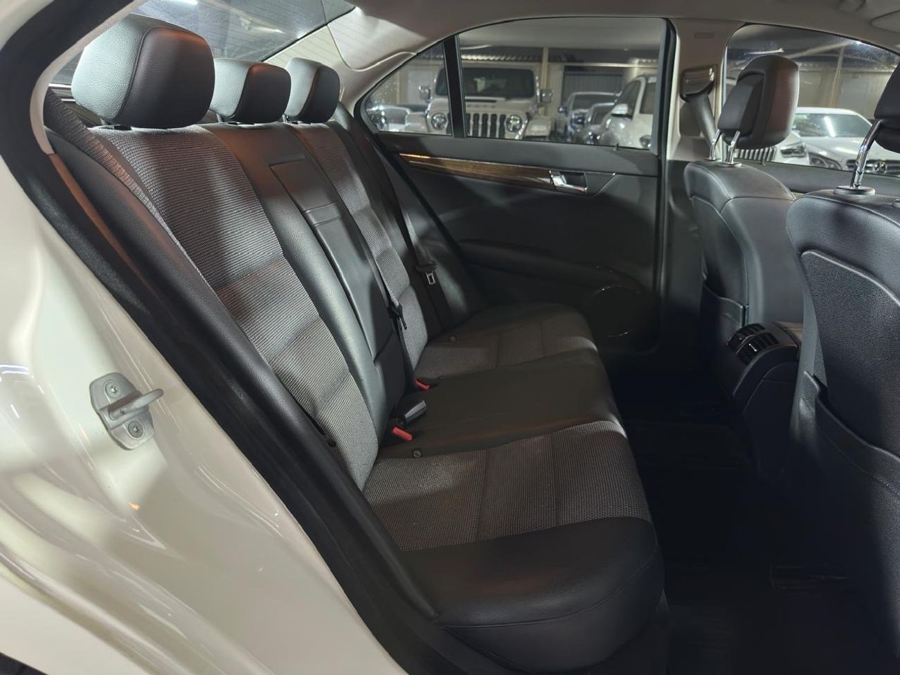 Mercedes-Benz C 300 MERCEDES C-CLASS C300 2010 3.0L | FULL SERVICE HISTORY | TWO KEYS | BLACK LEATHER INTERIOR