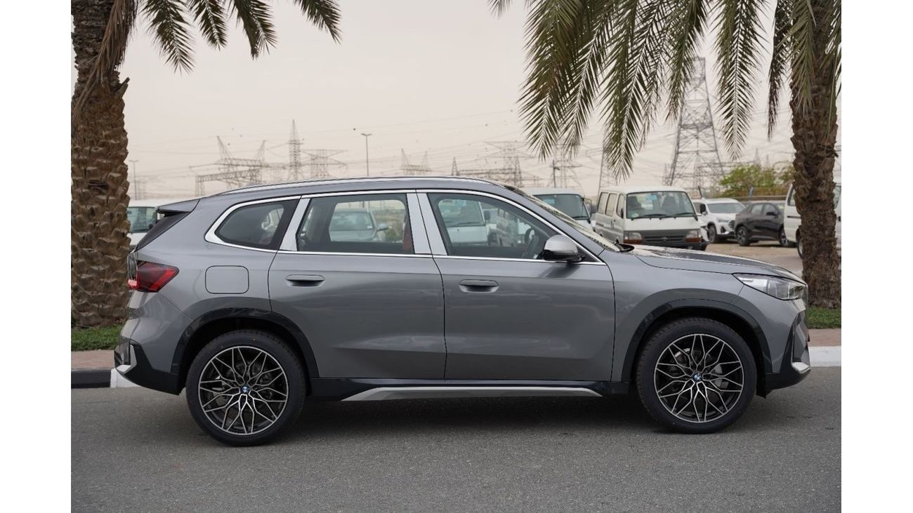 بي أم دبليو X1 2024 بي ام دبليو اكس 1 اس درايف 20 اي رمادي