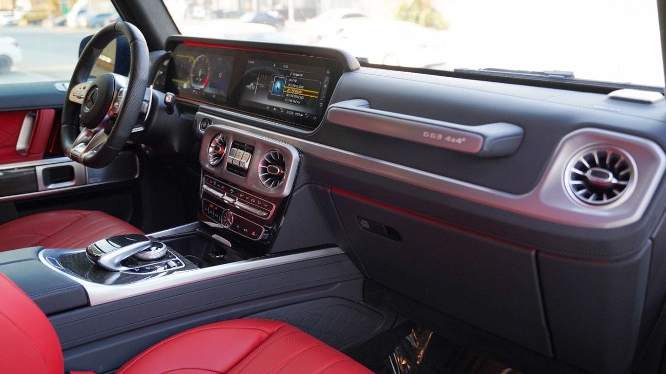 مرسيدس بنز G 63 AMG 4X4² Engine & Performance 	•	Engine Type: 4.0-liter V8 biturbo AMG-built engine.  ￼ 	•	Horsepower: Approx