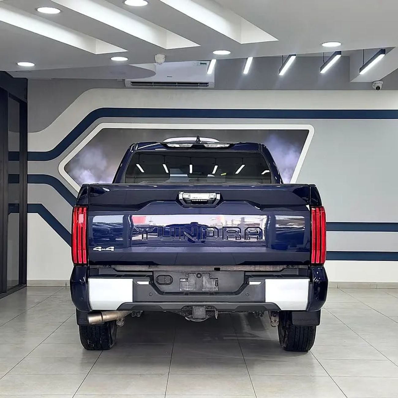 تويوتا تاندرا Crewmax Limited 5.7L Limited