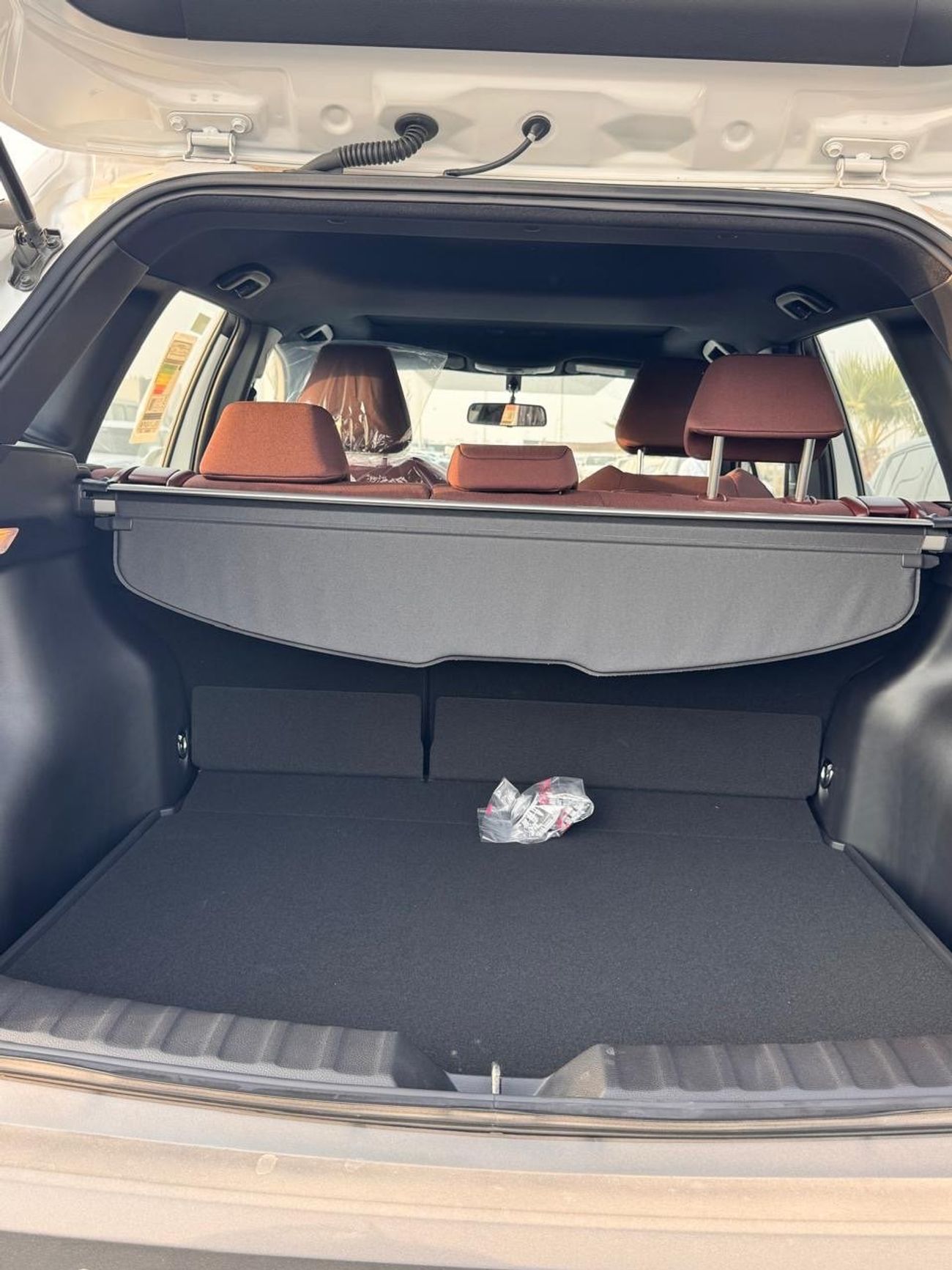 تويوتا كورولا كروس Corolla cross  1.8 L hybrid  2025 YM Sunroof  Medium option  GCC spec