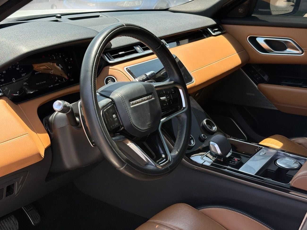 لاند روفر رينج روفر فيلار R-DYNAMIC HSE AED 3,000 P.M | 0% DOWN PAYMENT | RANGE ROVER VELAR P300 HSE R-DYNAMIC
