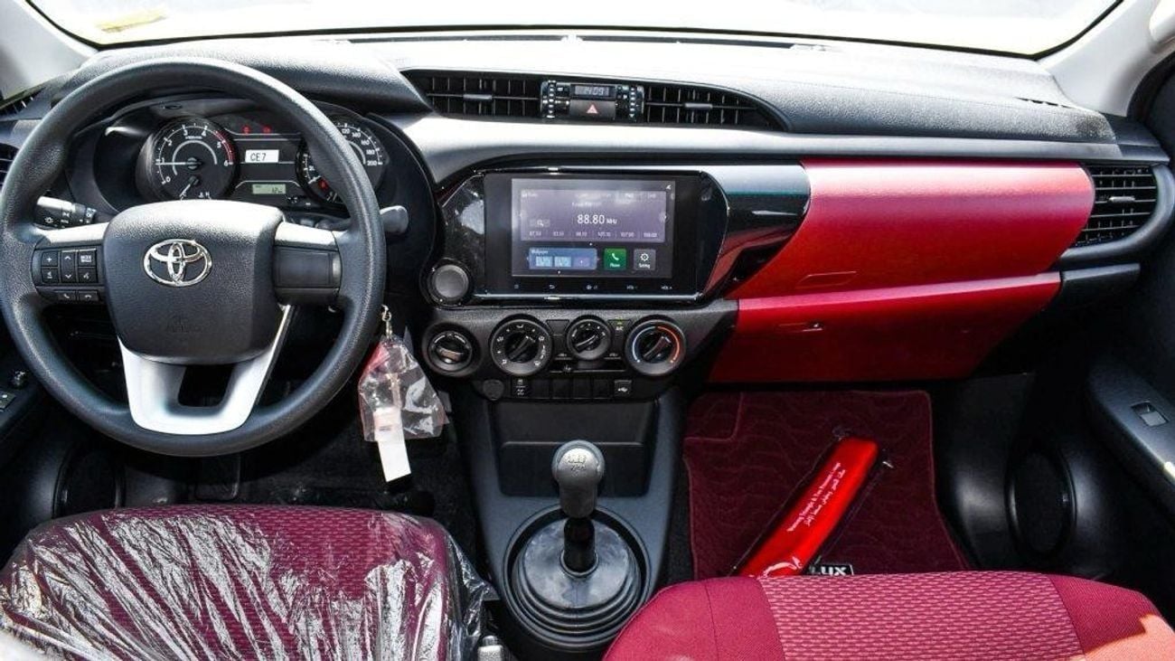 تويوتا هيلوكس 2.4L 4x4 Manual Transmission Diesel