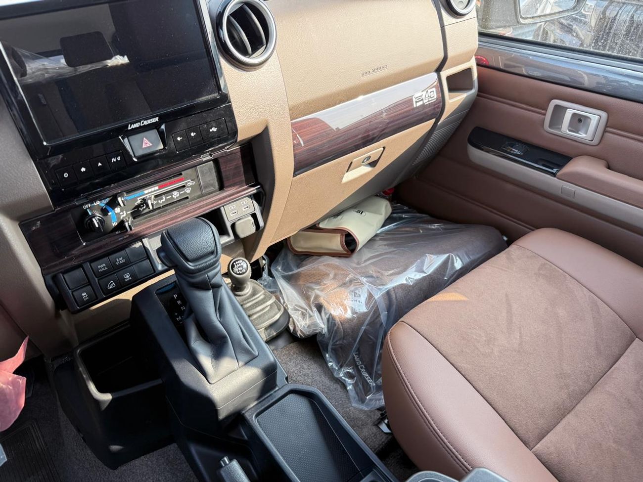 Toyota Land Cruiser 70 Toyota LC76 4.0L Petrol A/T Full Option 2025 (Export Only)