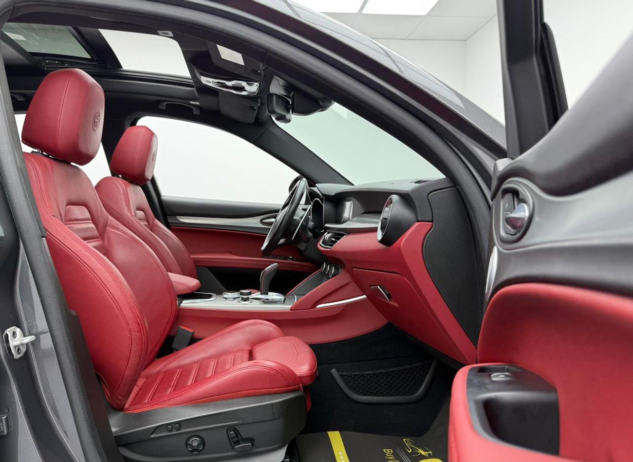 Alfa Romeo Stelvio Veloce 2022 Alfa Romeo Stelvio Q4 Veloce, 2027 Alfa Romeo Warranty + Service Pack, Fully Loaded, GCC