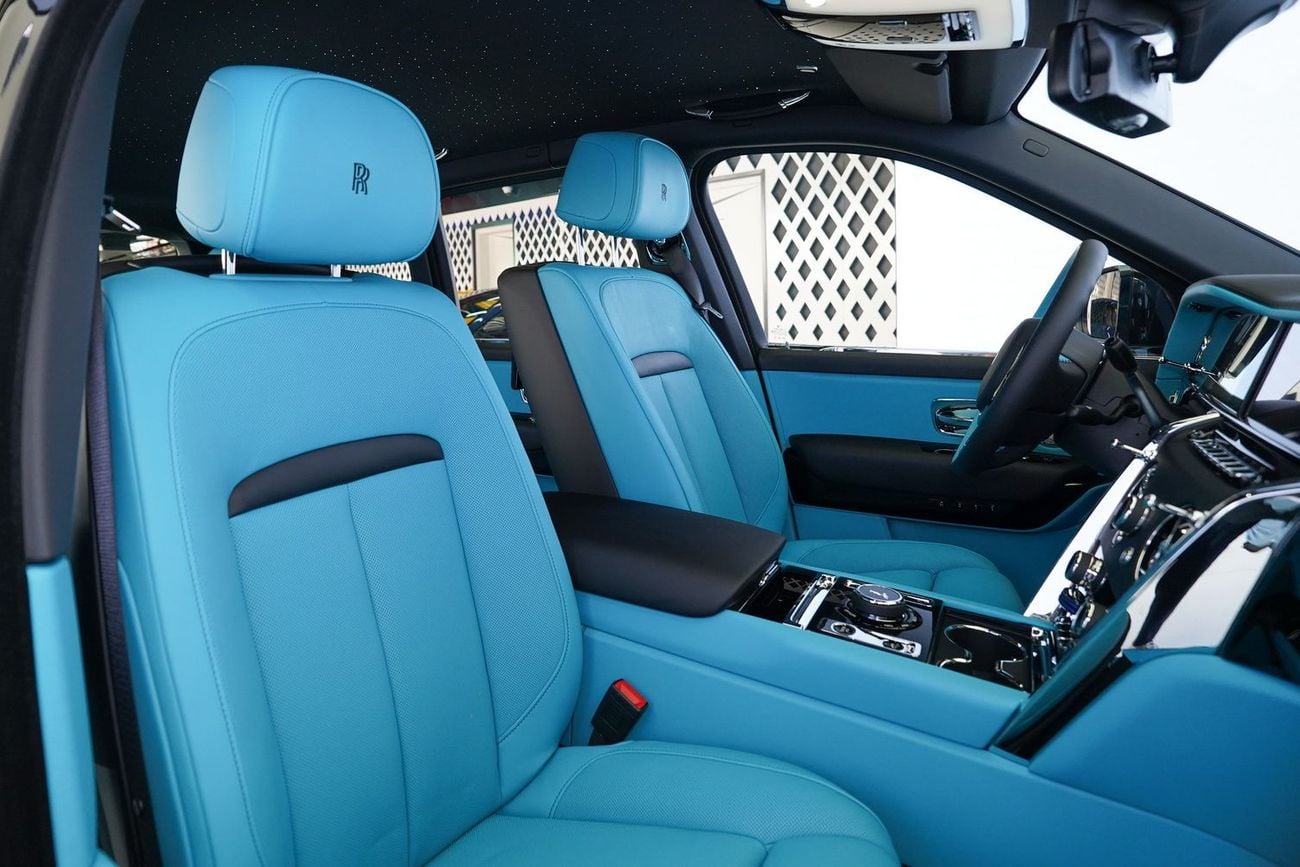 Rolls-Royce Cullinan SILVER BADGE