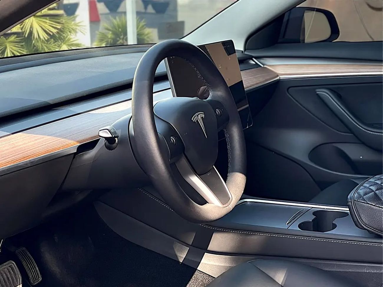 Tesla Model 3 Long Range (AWD) 1566 P.M | | | LONG RANGE | DUAL MOTOR | | GCC | WARRANTY