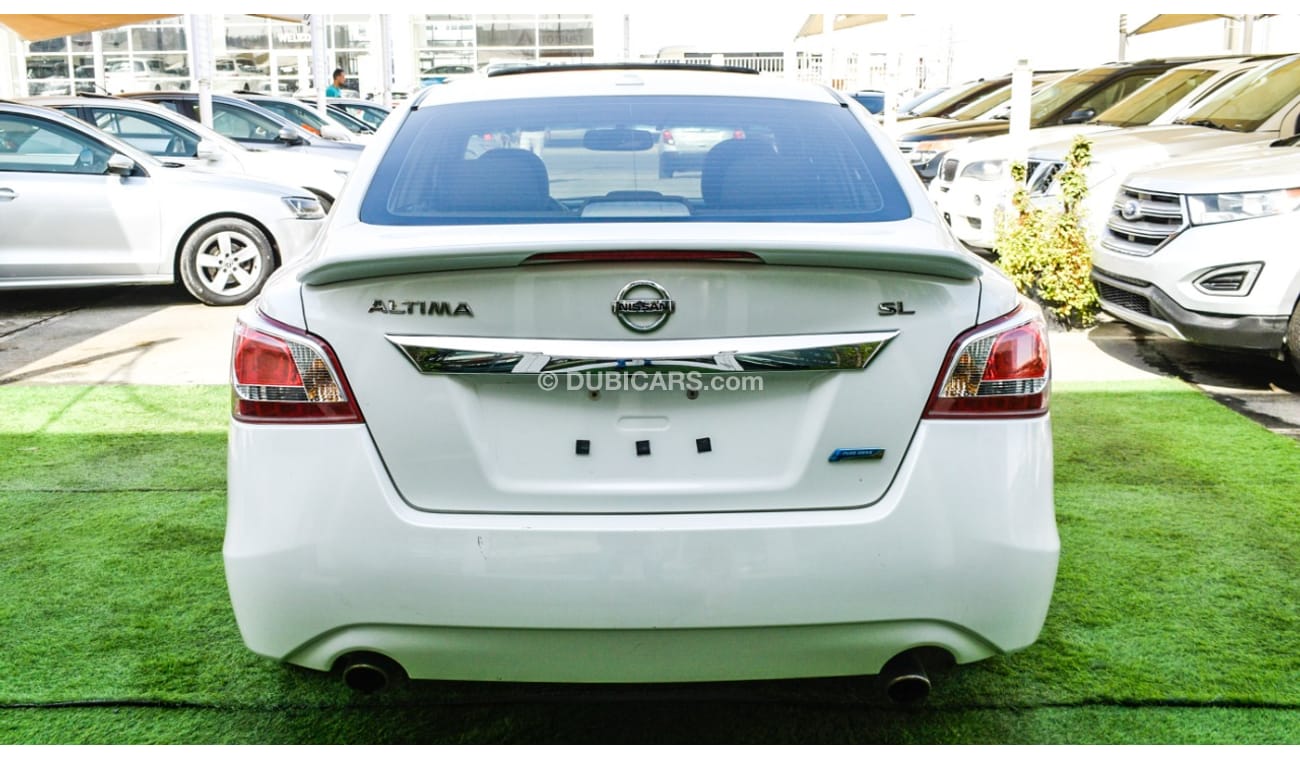 Nissan Altima White color inside Big Ward No.1 fingerprint slot, leather alloy wheels, camera screen control senso