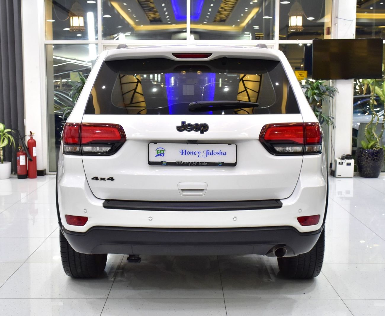 جيب جراند شيروكي EXCELLENT DEAL for our Jeep Grand Cherokee 4x4 ( 2019 Model ) in White Color GCC Specs