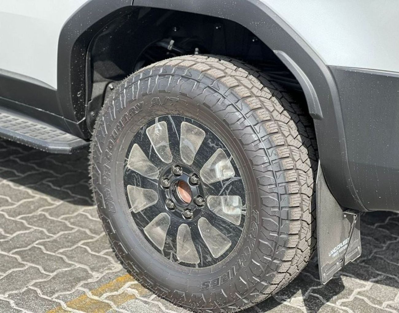 تويوتا برادو 2.4L PETROL FULL OPTION 2024