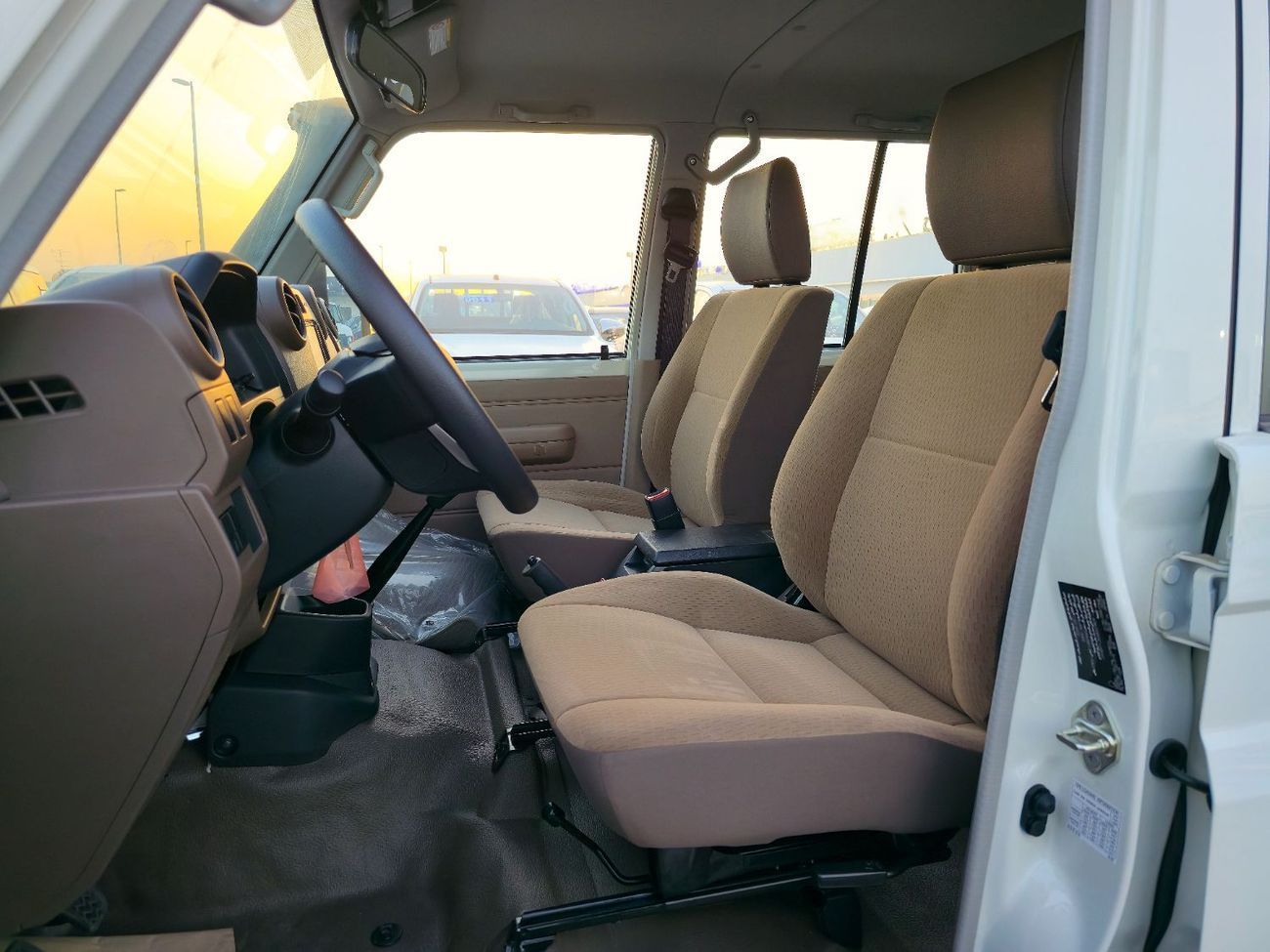 تويوتا لاند كروزر بيك آب TOYOTA LC 79 DOUBLE CABIN DIESEL 2.8 M/T - STD - E - 2025