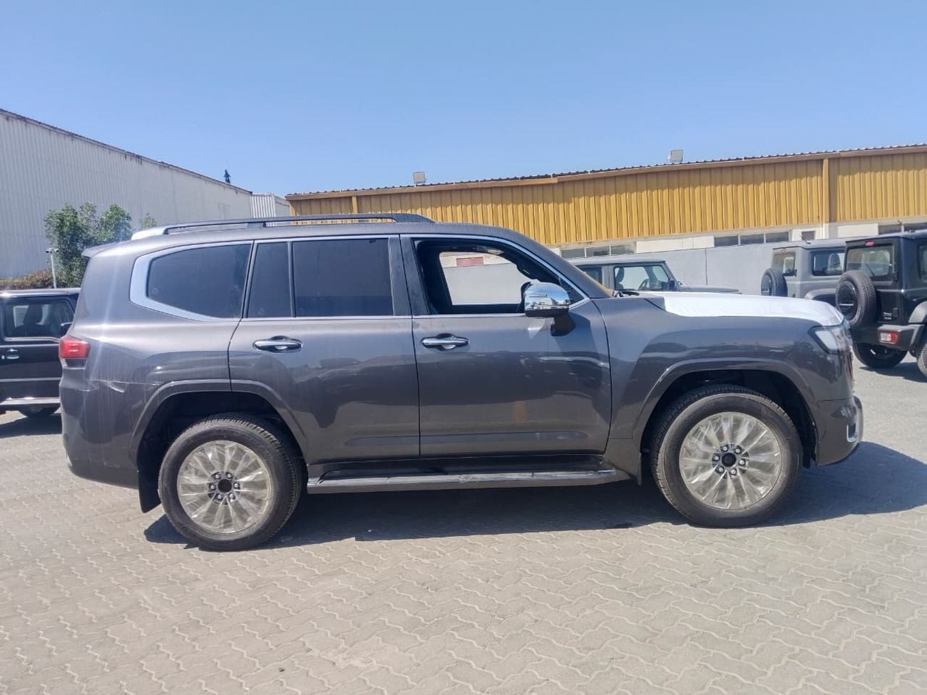 تويوتا لاند كروزر VXR 3.5L Petrol Automatic (EXPORT TO AFRICA ONLY)