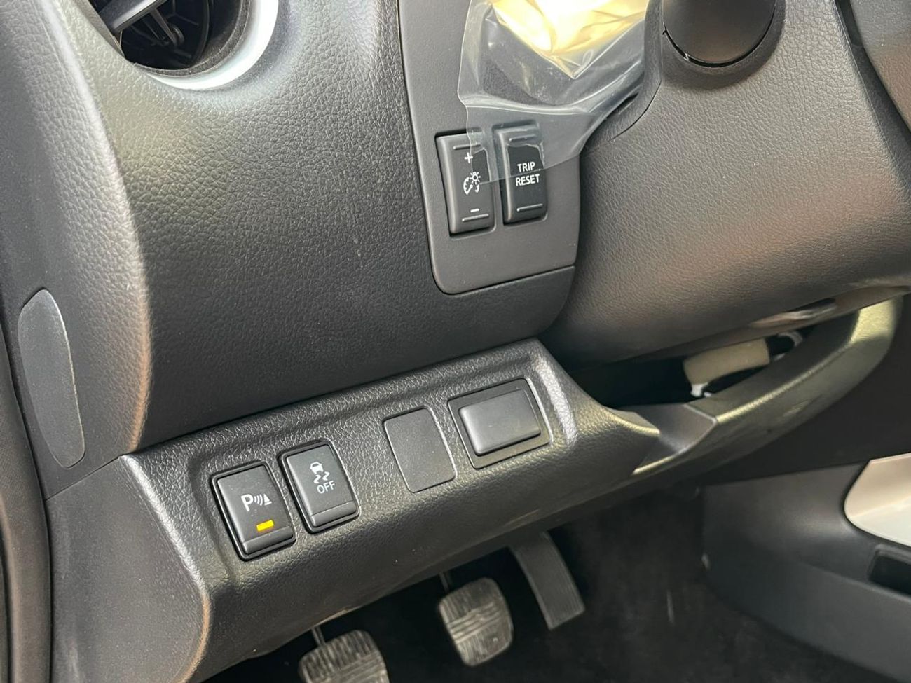 Nissan Navara G 2.5L 4WD M/T Nissan Navara Double Cab  2.5L Petrol 4WD 5 Seater MT