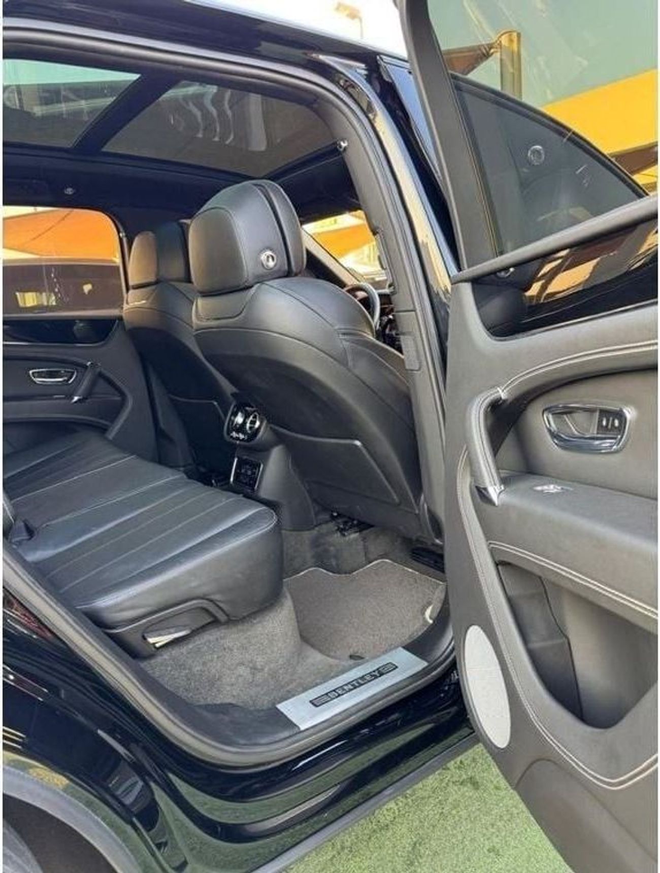 بنتلي بينتايجا Bentley Bentayga Gulf 2017 V12 Agency checks Agency paint In agency condition