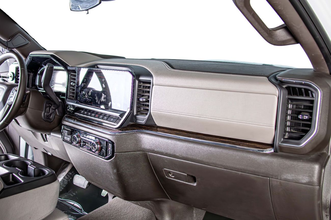 GMC Sierra 5.3L V8 AT4 Regular Cab (AWD) SLE - Very Well Maintained - Under Dealer Warranty - GCC Specification