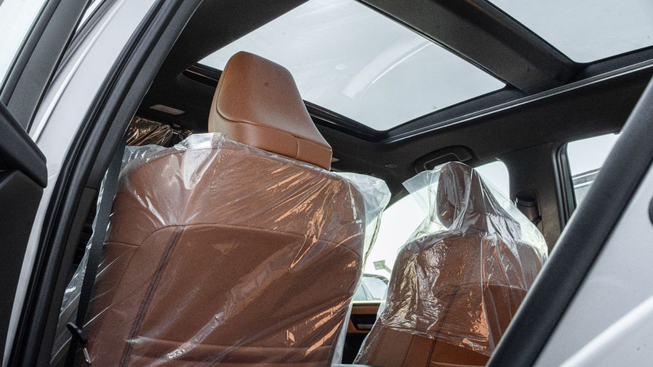 Toyota Camry 2025 Toyota Camry Lumiere 2.5L AT Hybrid (Silver-Tan)