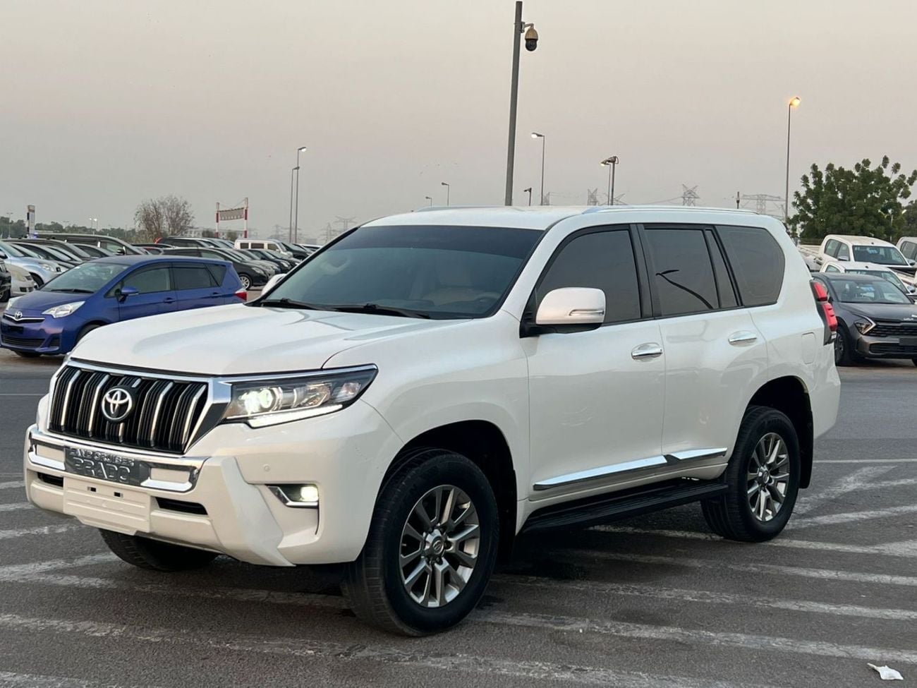 تويوتا برادو TX-L 2019 4.0L V6 - AWD 4x4 - Electric Seat - Rear CAM & Sensors - Cool Box -