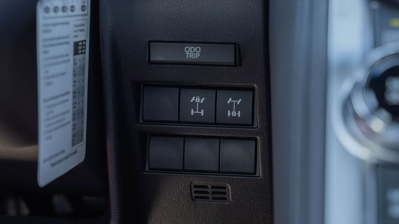 تويوتا لاند كروزر 2026 Toyota Land Cruiser 300 GR-Sport 3.5L AT Petrol (Black-red)