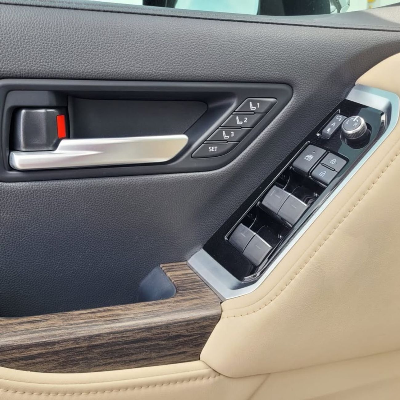 Toyota Land Cruiser VXR 4.0L TOYOTA LANDCRUISER VXR 4.0 4 YEARS WARRANTY FROM ALFUTTAIM