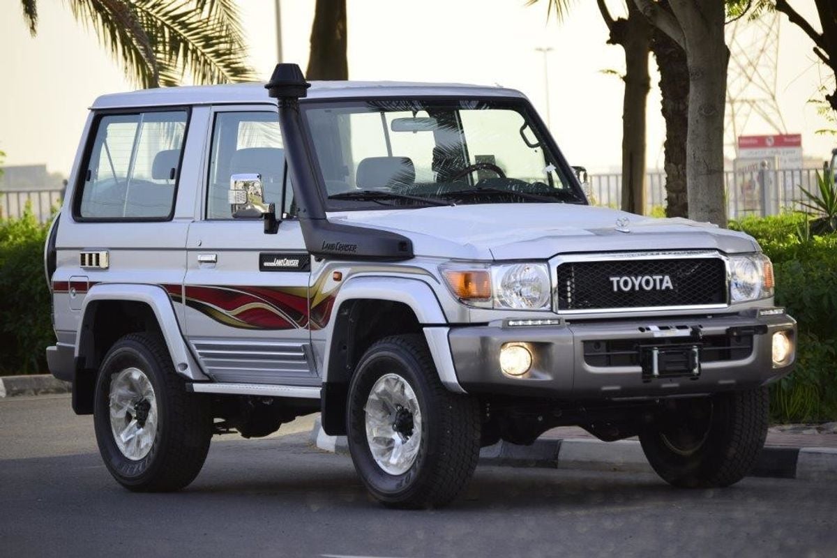 Toyota Land Cruiser 71 HARDTOP SHORT WHEEL BASE XTREME V6 4.0L PETROL 5