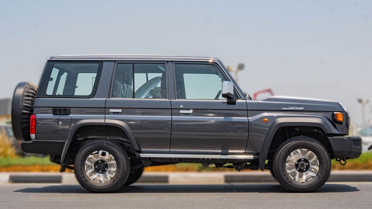 تويوتا لاند كروزر 70 2026 Toyota Land Cruiser LC76 4.0L AT Petrol Full Option (Gray)