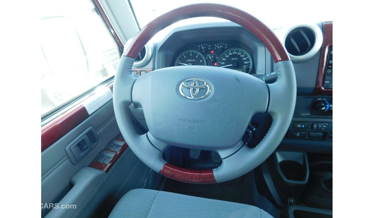 Toyota Land Cruiser Pick Up 79 Single Cab Limited V8 4.5L Turbo Diesel 4WD MT-Diff.Lock-Winch-Navigation