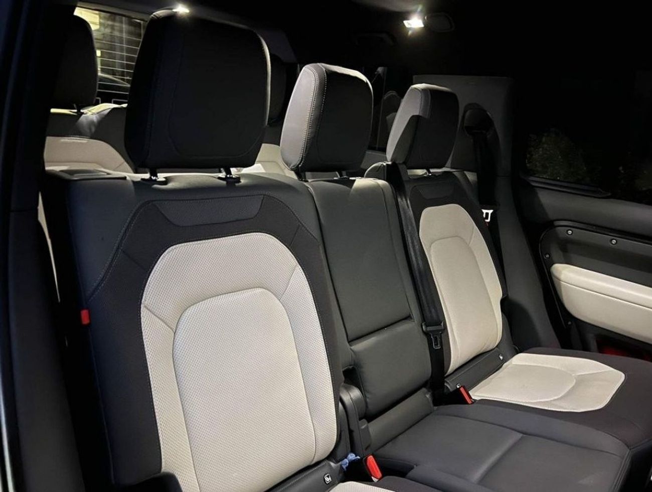 Land Rover Defender 130 3.0 P400 MHEV X RHD