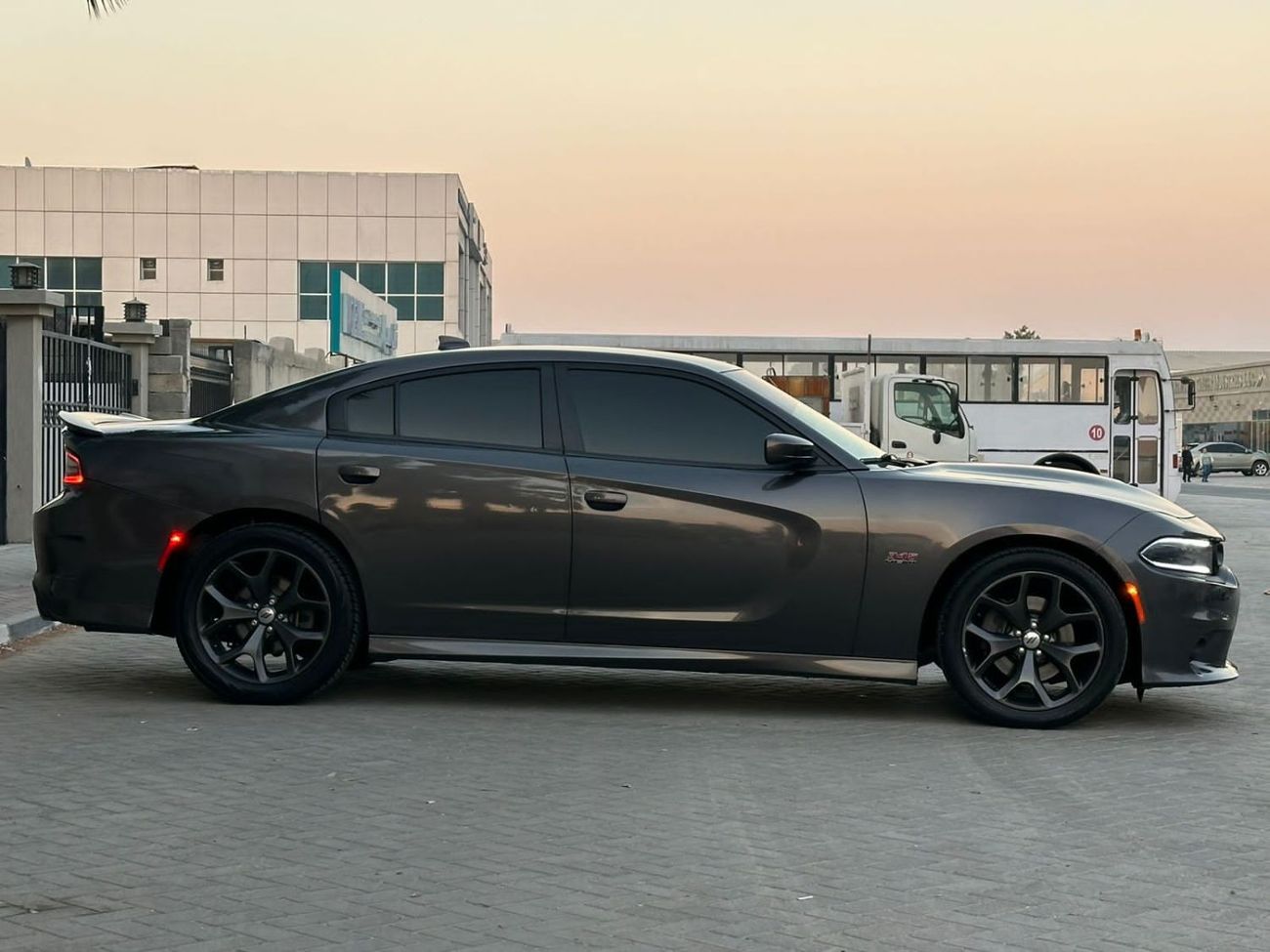 دودج تشارجر 5.7L R/T دودج تشارجر  R/T موديل: 2019 ممشى : 119,000 كم مطلوب: 58,000 درهم وارد امريكا   8 سلندر ، 5