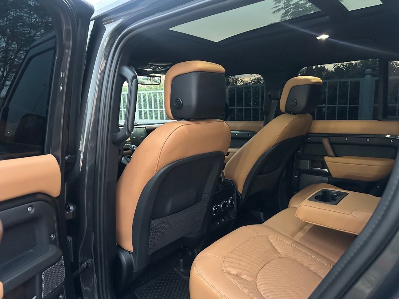 لاند روفر ديفندر P400 110 HSE 3.0L (5 Seater)