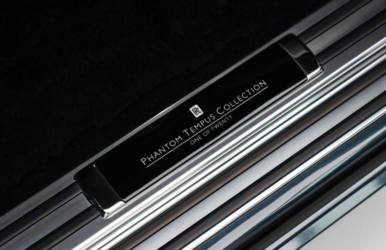Rolls Royce Phantom 6.75L V-12 Twin-Turbocharged Engine