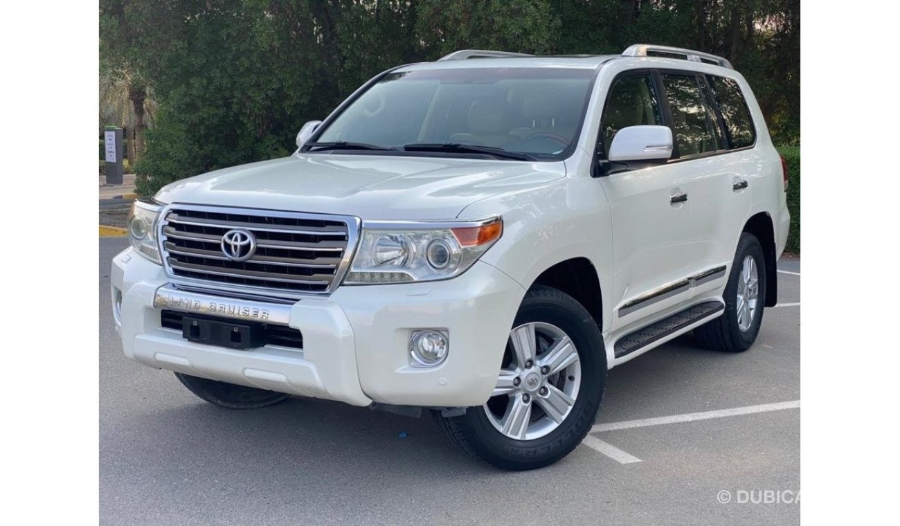 تويوتا لاند كروزر 2013 Toyota Land Cruiser VXR (J200), 5dr SUV,  8cyl Petrol, Automatic, Four Wheel Drive