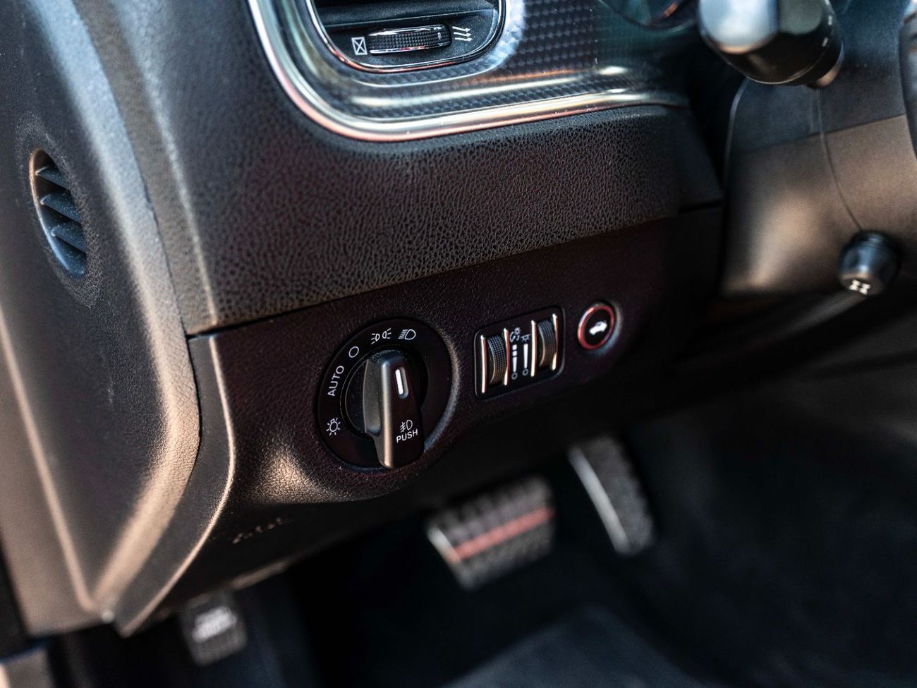 دودج تشارجر SRT8 Super Bee 6.4L