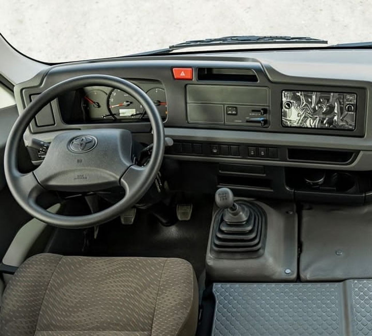 Toyota Coaster TOYOTA COASTER 4.0L MANUAL 2025 GCC SPECS