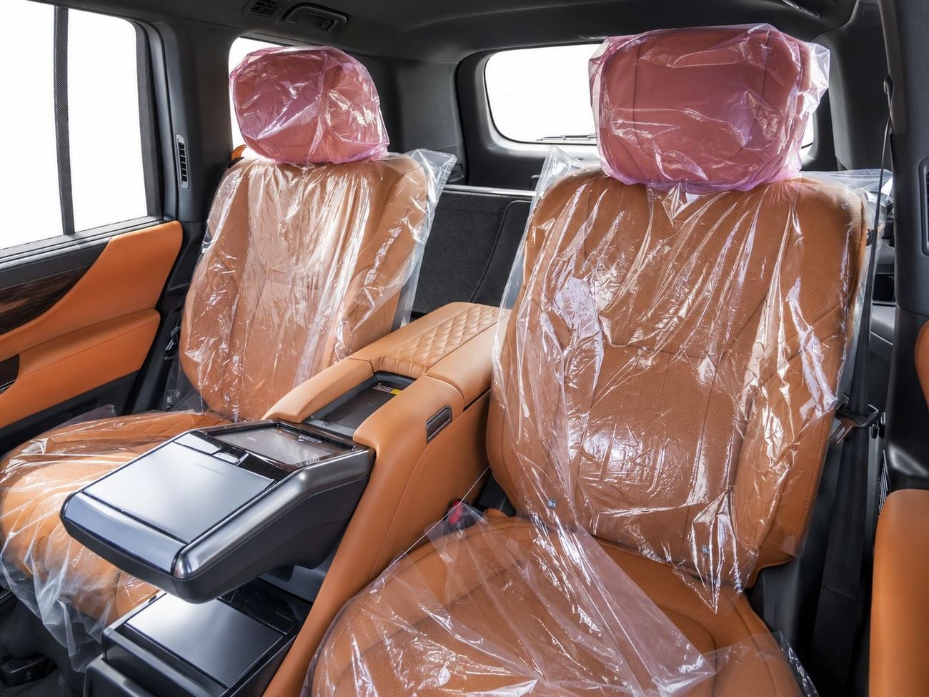 لكزس LX 700h VIP ECTAV0007 - لكزس LX700h VIP موديل 2026 - محرك هجين 3.5 لتر، ناقل حركة أوتوماتيكي - لون رمادي مع مقصو