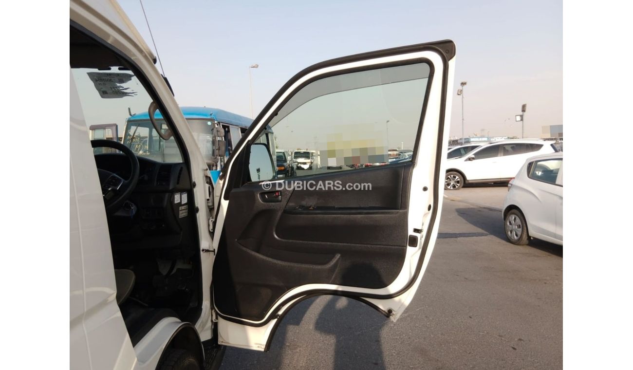 Toyota Hiace TOYOTA HIACE VAN RIGHT HAND DRIVE(PM02295)