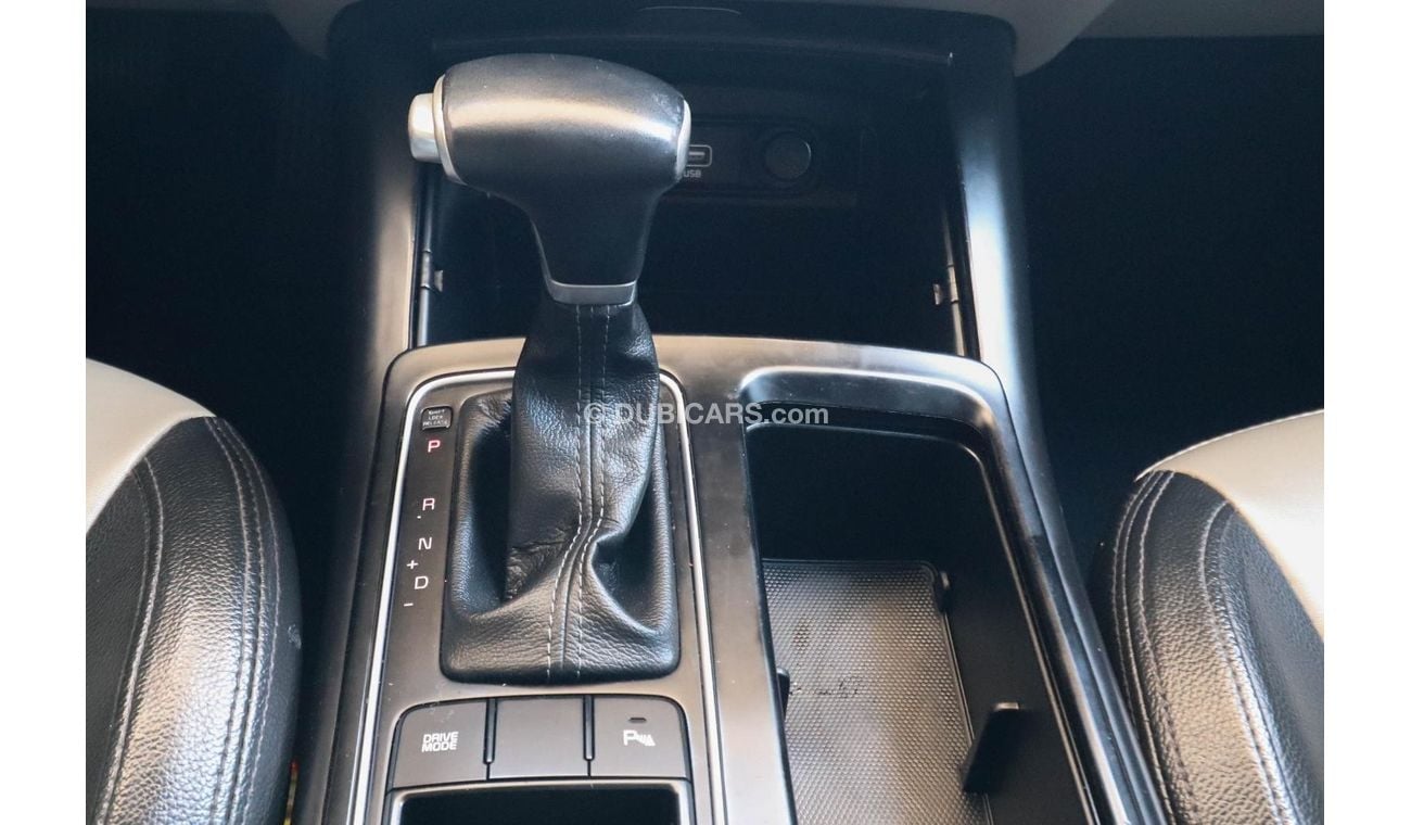 كيا سورينتو UM