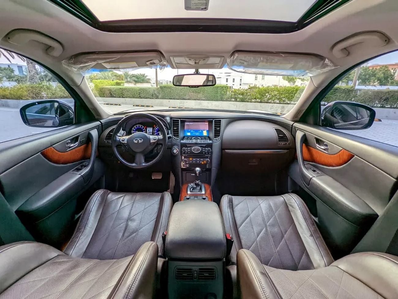إنفينيتي QX70 LUXURY