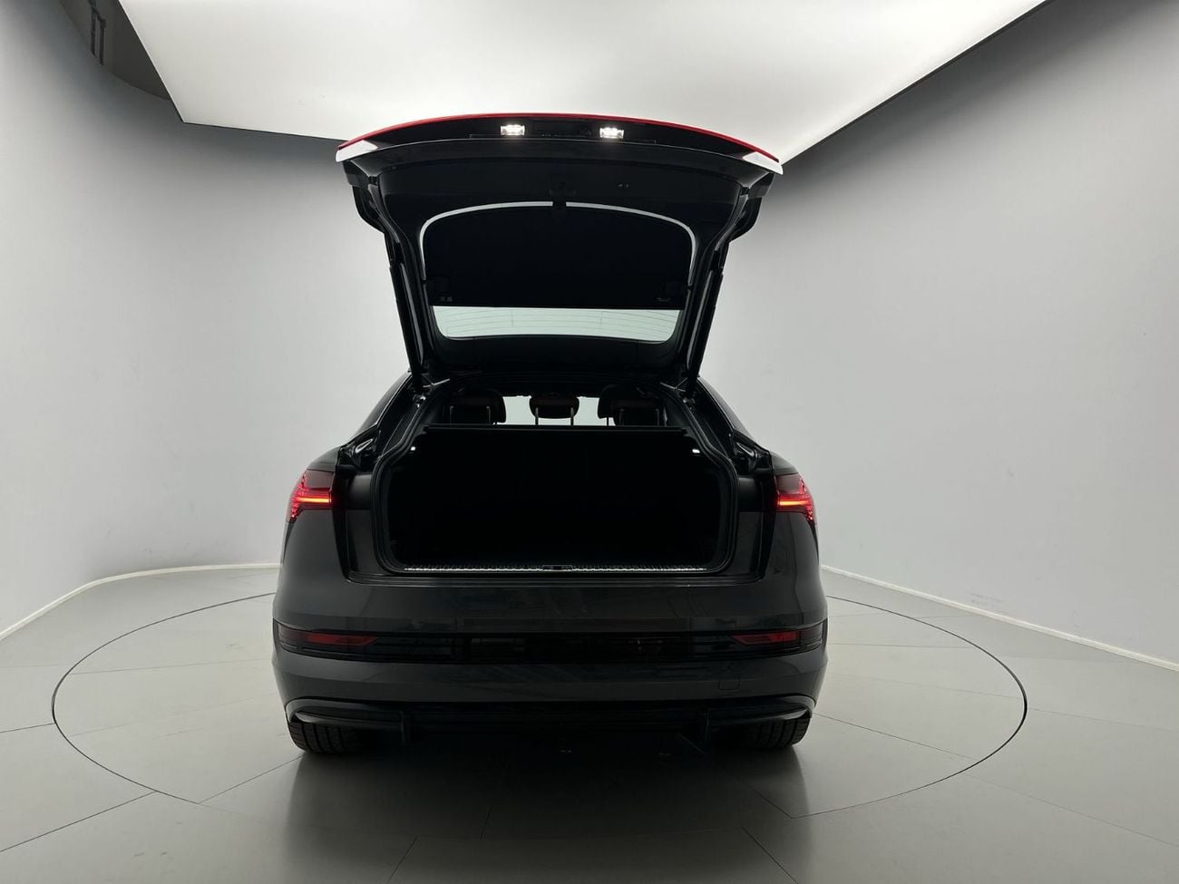 أودي إي ترون سبورتباك Sportback 55 S line 408hp (Ref# 47341)