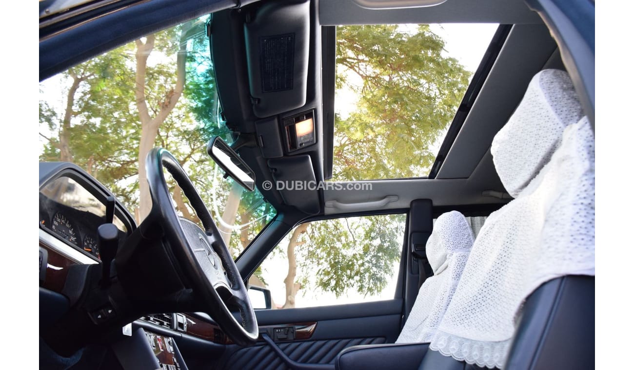 Mercedes-Benz 560 Original Paint & Low Milage