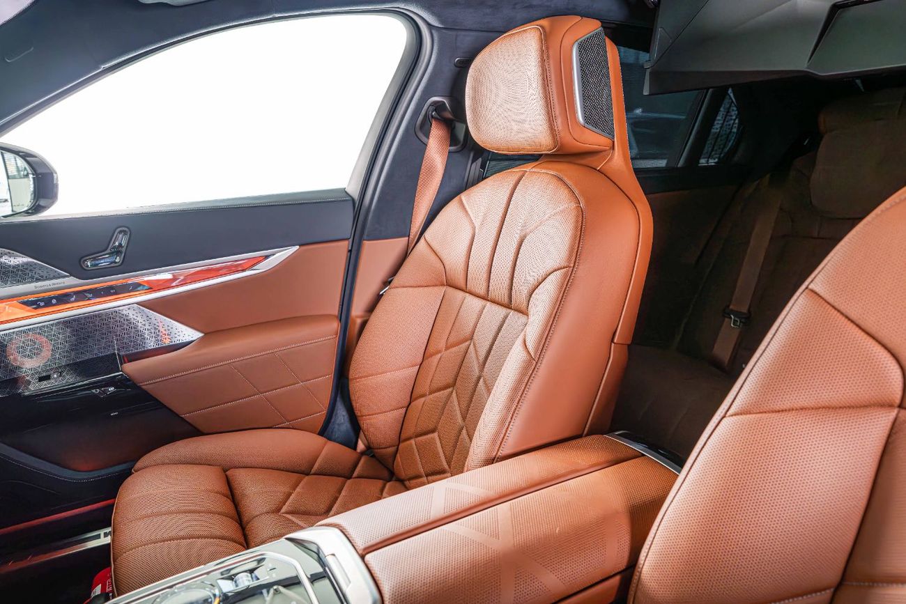 BMW M760Li GCC-1 Owner-Abu Dhabi Motors Warranty Service Contract Until 07/2030