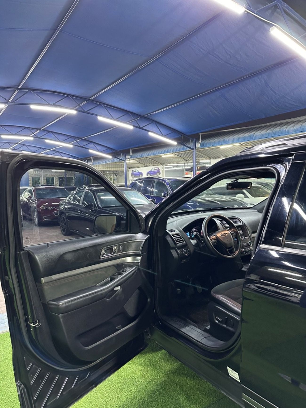 فورد اكسبلورر سبورت تراك فورد اكسبلورر بحالة جيدة. 2019 بمحرك 2.3 تيربو 4wd عداد 72000 كم 7 مقاعد على بانورا