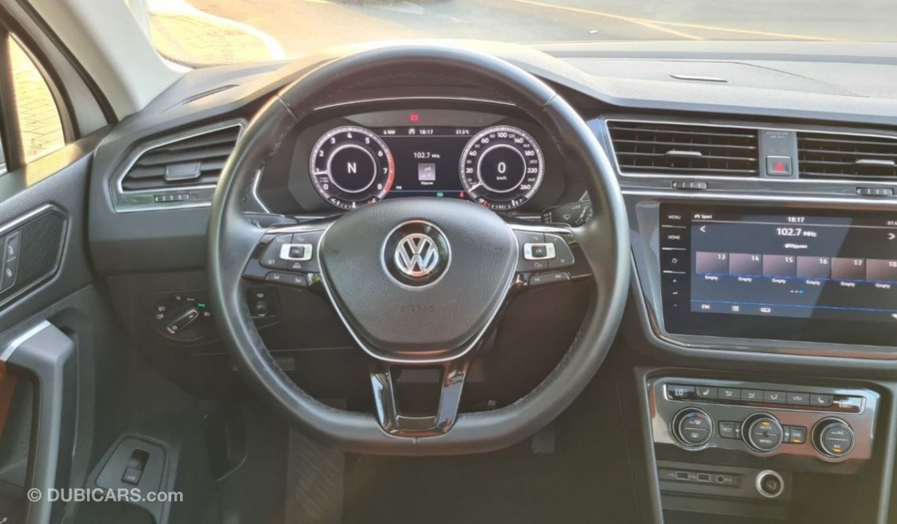 فولكس واجن تيجوان Volkswagen Tiguan SEL 2018 Full Service History GCC Perfect Condition