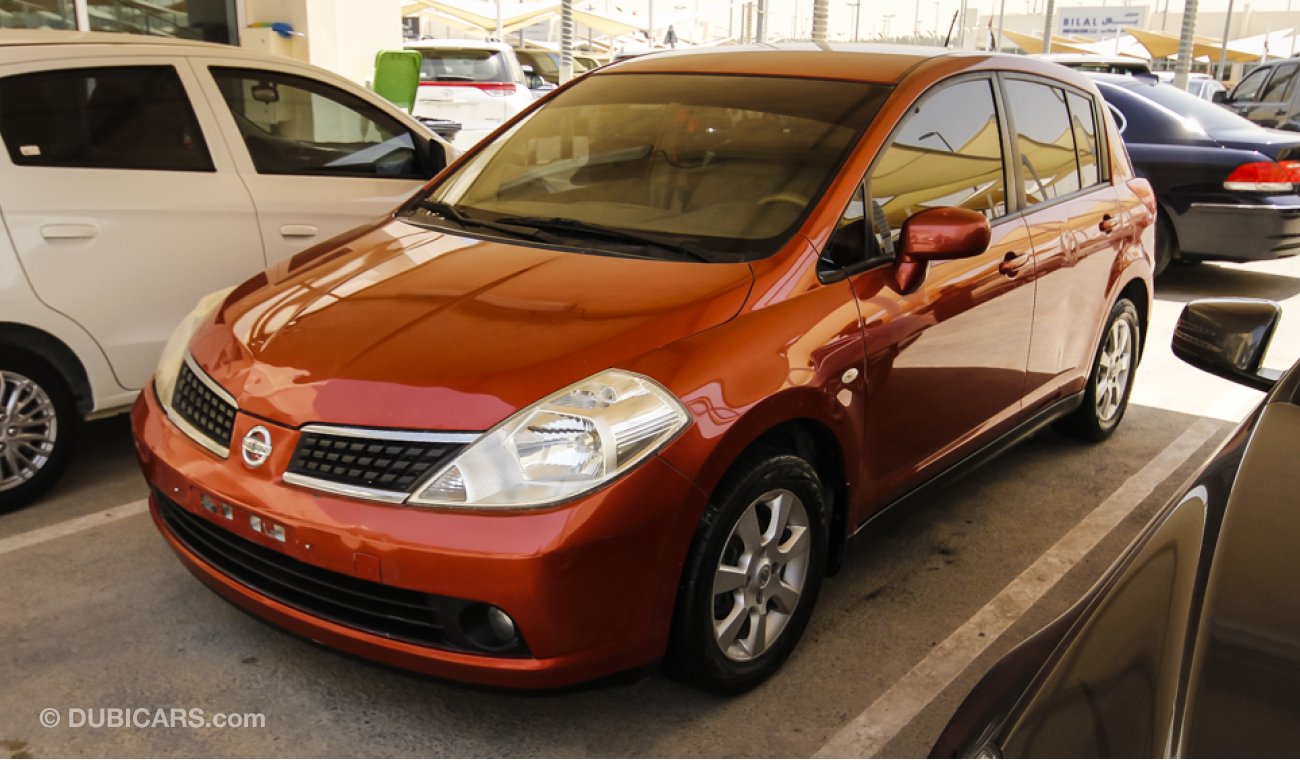 Nissan Tiida SE