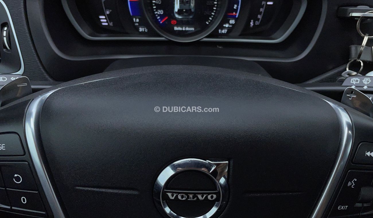 Volvo V40 T5 R DESIGN 2 | Under Warranty | Inspected on 150+ parameters