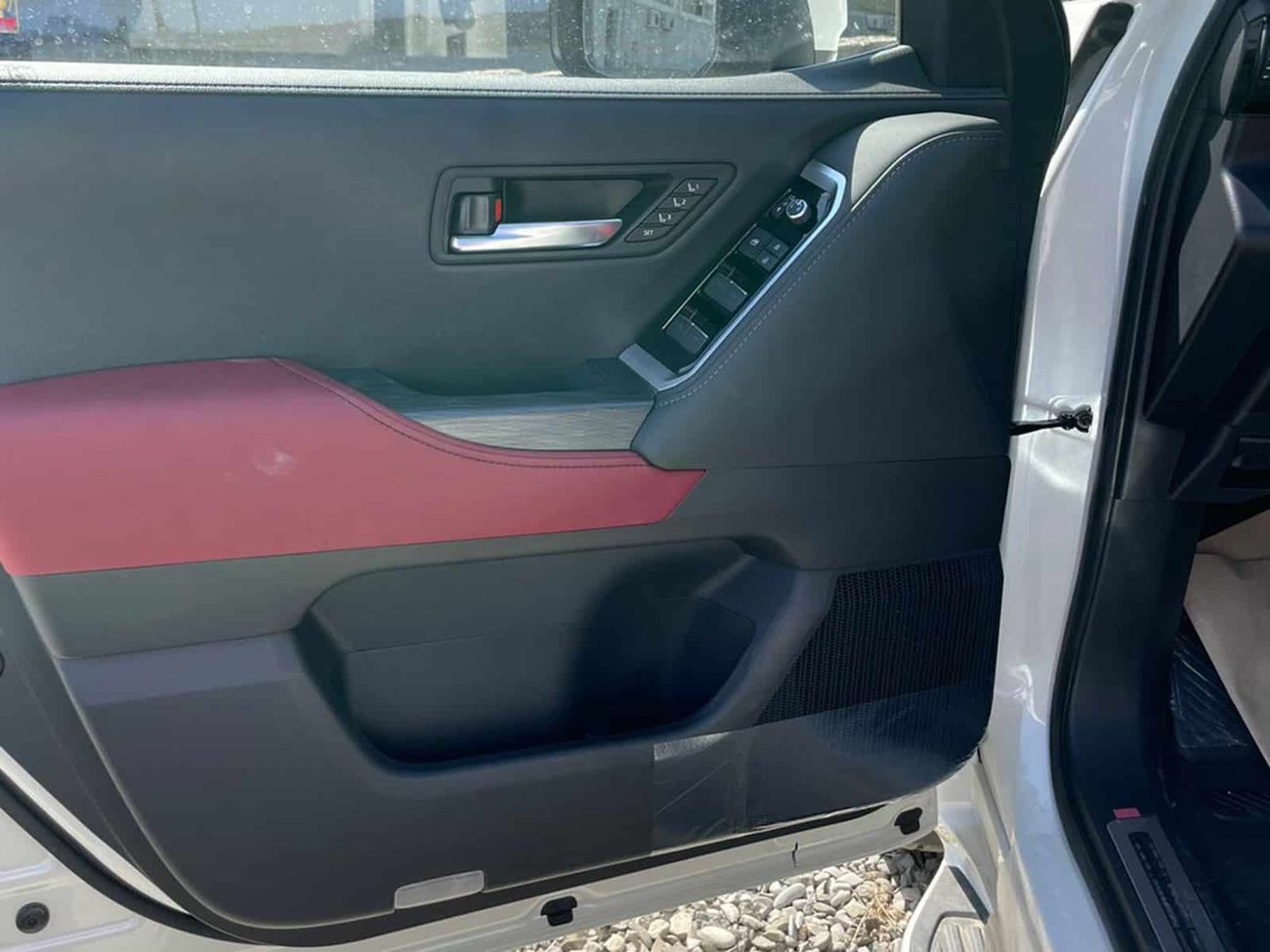 Toyota Land Cruiser Toy. L/C300 ZX 3.3L DSL A/T Floor 23YM -7 SEATERS - EURO - WHT_RED (EXPORT OFFER)