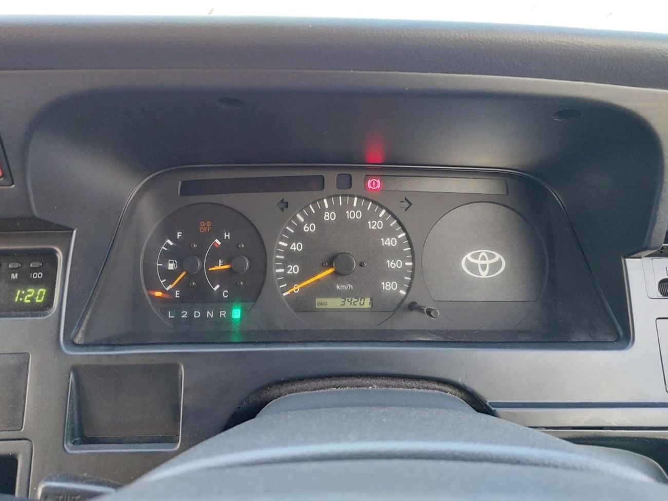 Toyota Hiace 2000 TOYOTA HIACE VAN RHD DIESEL AUTOMATIC (PM00733)
