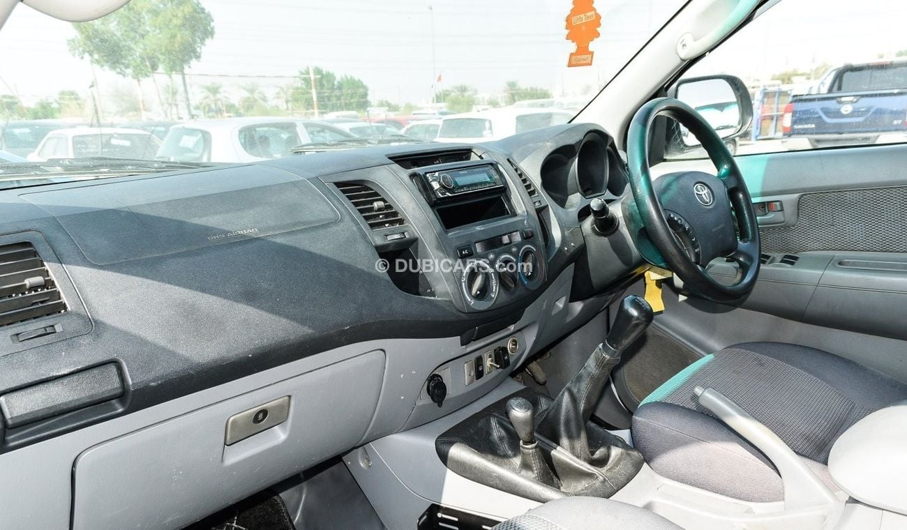 Toyota Hilux 3.0 D-4D Diesel M/T Right Hand
