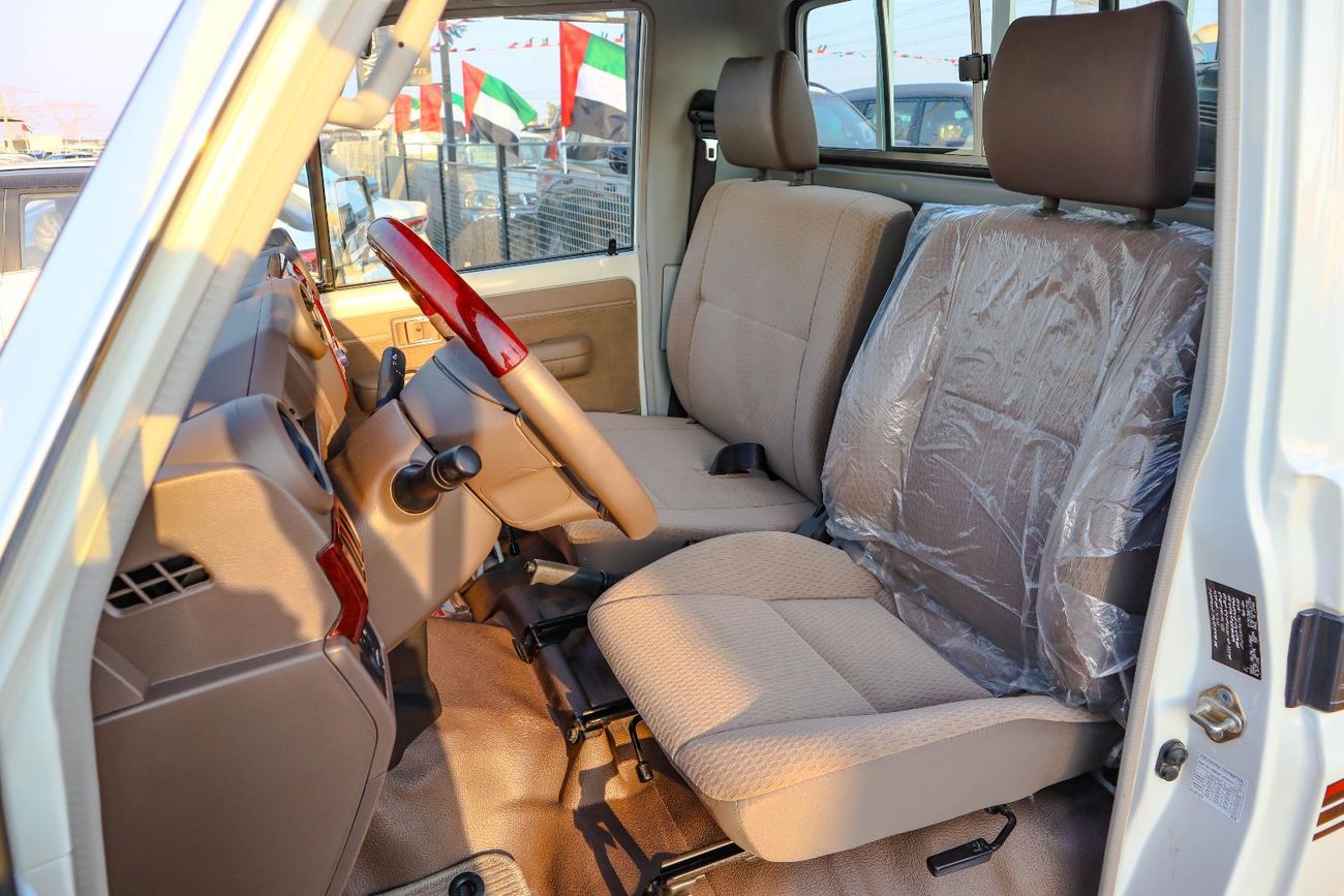 تويوتا لاند كروزر بيك آب Std 4.0L Single Cab Utility AWD